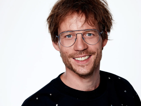 Giel Beelen houdt met 'Broers en zussen dag' zijn zus positief in leven!