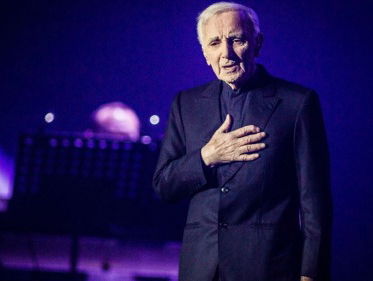 John Beekman over Charles Aznavour