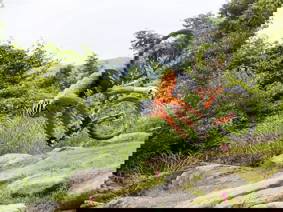 Zijn fiets vloog door de lucht!