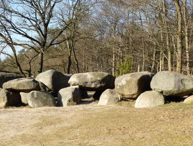 Touw moet kinderen van hunebed af houden