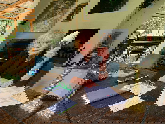 Tineke de Nooij kletst er vrolijk op los in haar podcast