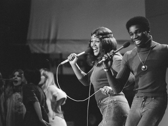 Jan Paparazzi over Spooky & Sue