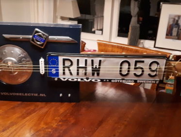 Hans maakt van rommel gitaren