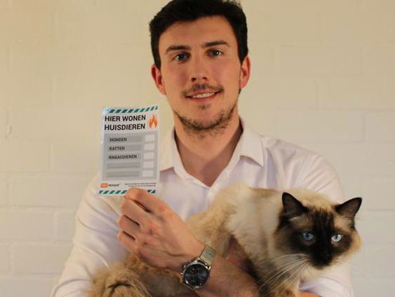 Rutger de Klein bedacht een sticker waardoor de brandweer bij een brand weet hoeveel huisdieren je hebt!
