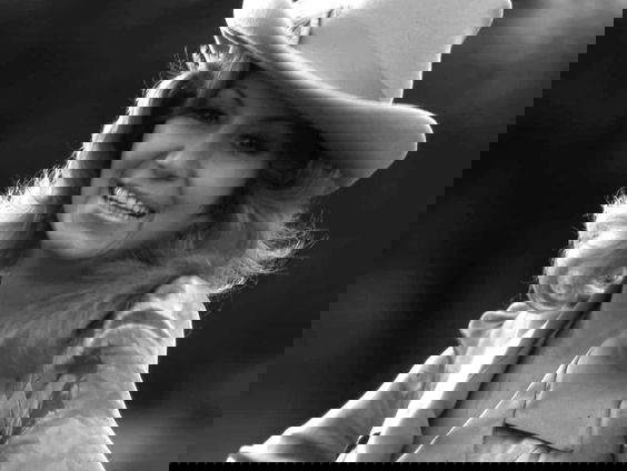 Country Roads: Dottie West