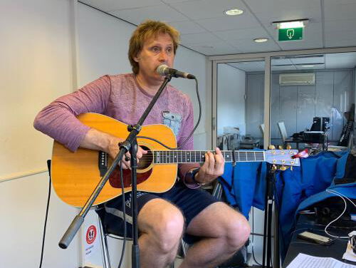 Maarten Peters zingt Weer: het nieuwe lied voor Alpe d'HuZes