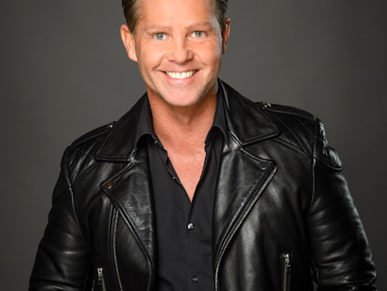 Danny de Munk zingt over gierige vrienden!