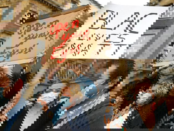 Verloopt de BlackLivesMatters-demonstratie in Den Haag beter dan die in Amsterdam?