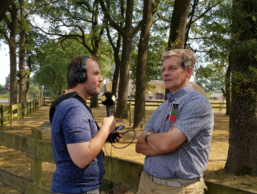 Drentse Fietsvierdaagse - Robert in gesprek met voorzitter Jan Broertjes