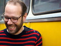 Jasper Smit heeft een kerstliedje voor opa's en oma's die hun kleinkinderen missen!