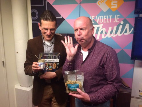 Zeewierboer Kees Boender komt zeewier laten proeven