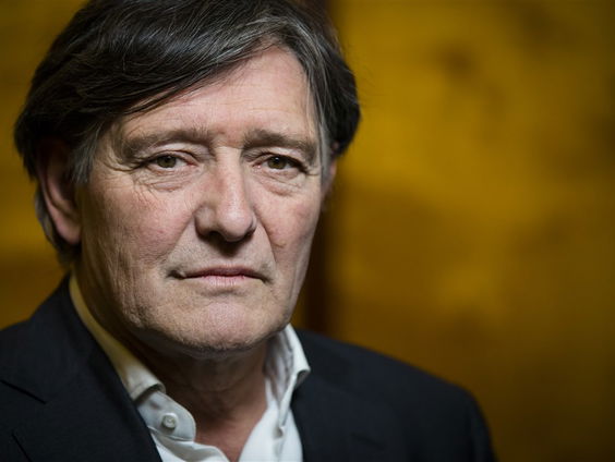 Pierre Bokma speelt Wit konijn, rood konijn