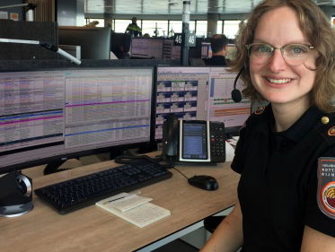 2. Meldkamercentralist Tamara Weggeman nav Europese Dag van Alarmnummer 112