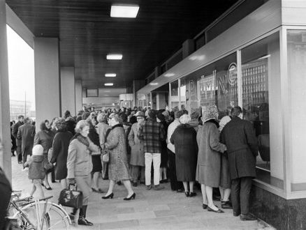 1975: ouderwetse uitverkoop