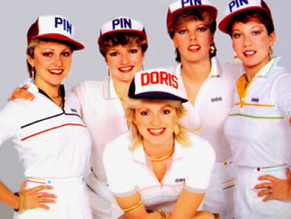 Debbie Jenner over Doris D & the Pins