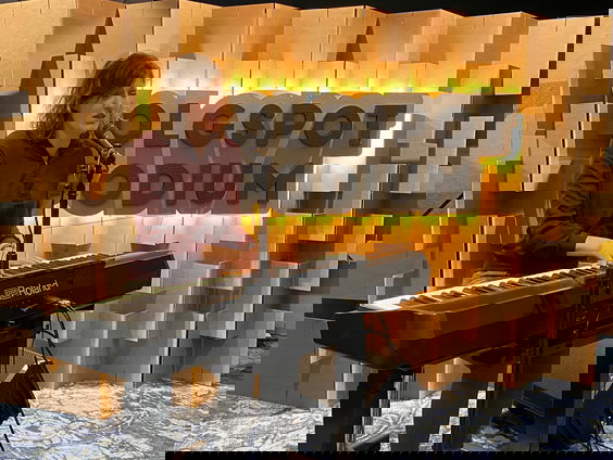 Volgspot Podium: Janneke de Bijl zingt Mag ik snoozen