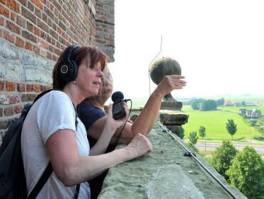 Petra beklimt de Monnickendam Toren