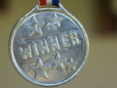 schaatsmedailles van oude mobieltjes