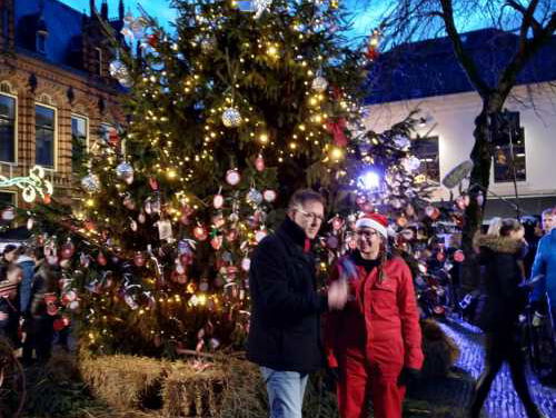 Bert op 5 onder Joris' Kerstboom