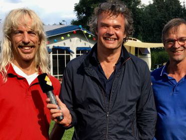 Zingen op een camping alleen voor mannen