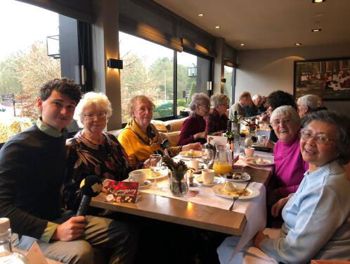 Verslaggever Yves schuift aan bij kerstlunch voor ouderen