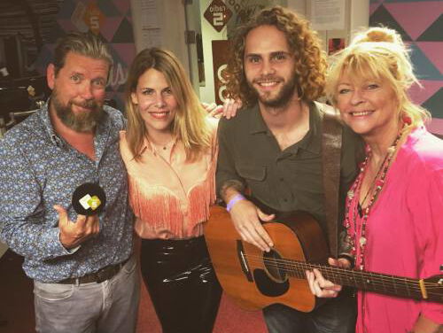 Blackbird (Merel met haar nieuwe single)