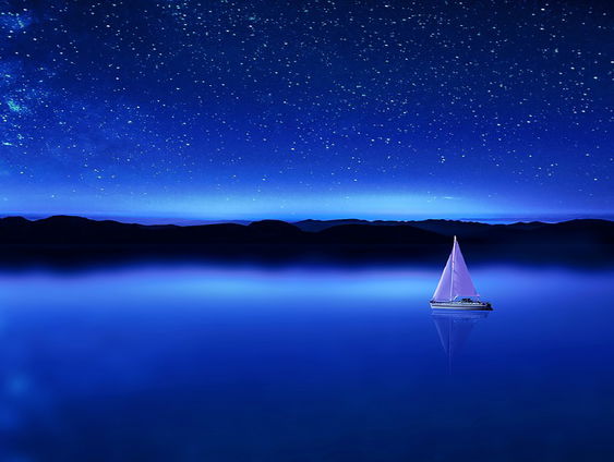 Zonnezeilend de ruimte in