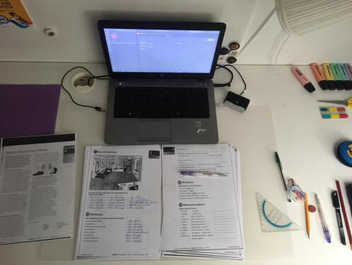 Hoe gaat het met de thuislessen van Laura?