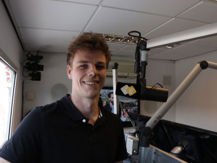 Daan krijgt meer geld van z'n broer als ie op de radio komt: gelukt!