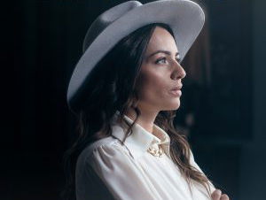 Deborah Parlor in de studio over haar debuutsingle 'Closing Time'