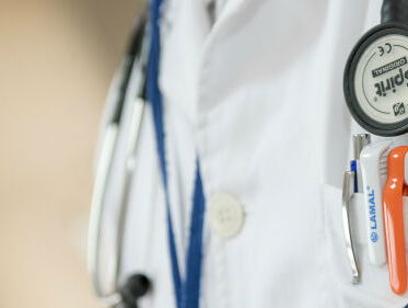 Patientgesprekken moeten anders. Boek: 'Samen beslissen: waarom moeilijk doen als het SAMEN kan'