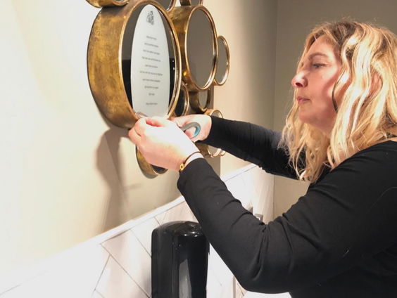 Was je handen met... poëzie