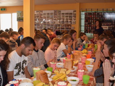 300 kinderen aan tafel!