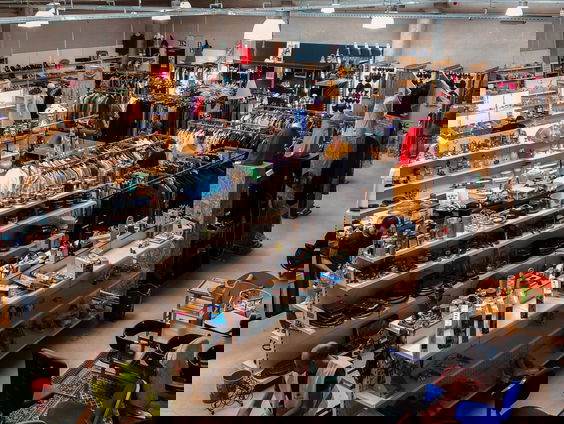 Het ideale uitje voor koopjesjagers: met een touringcar langs alle Kringloopwinkels!