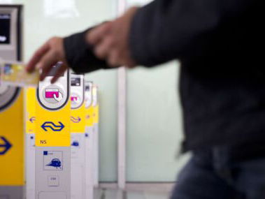 Waarom stijgen de OV prijzen in Nederland zo hard?