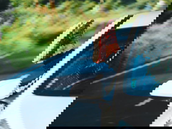 De ouders van Lisa rijden op de bonnefooi naar Frankrijk