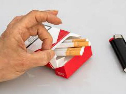 Paus doet de sigaret in de ban