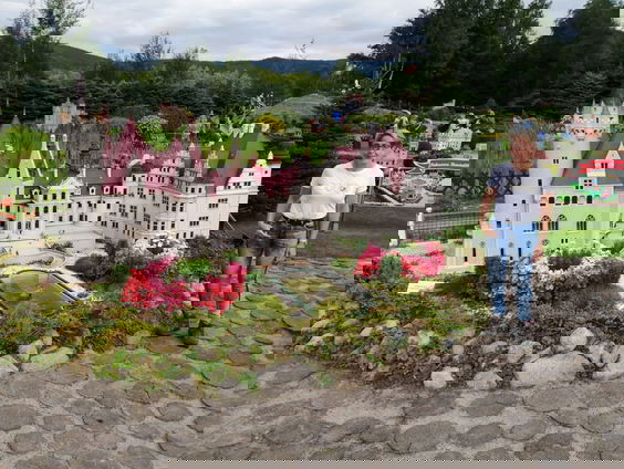 Vakantieverslaggever Anouk was een reus tussen de Poolse kastelen