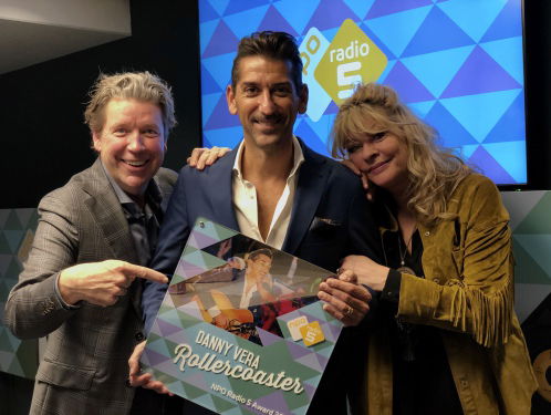 Danny Vera krijgt De NPO Radio 5 Award voor Roller Coaster