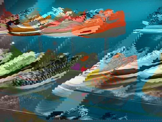 Curator en samensteller Derek Westervelt over de tentoonstelling 'Sneaky Shoes'