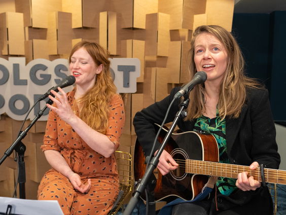 Volgspot Podium: Ik kreeg het van Karel - Maartje en Kine