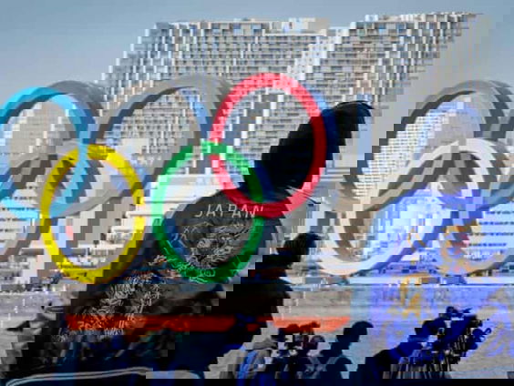 Een dag voor de openingsceremonie van de Olympische Spelen is de regisseur ontslagen