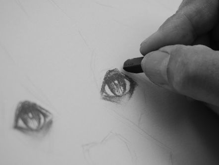 Hoe teken je iemand na die je nog nooit hebt gezien? Ik spreek met een compositietekenaar