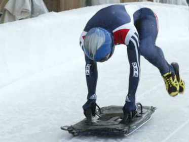 Kimberly Bos gaat met 120 km/u op haar buik de berg af