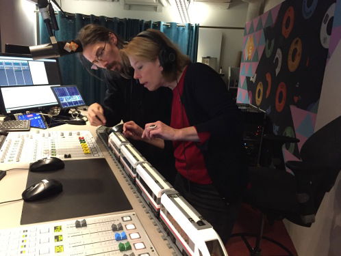 Merijn verdient z'n geld met legotreinen