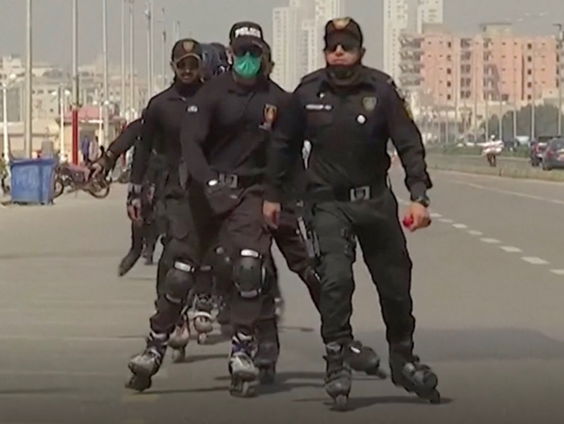 Pakistaanse politie bindt de wieltjes onder