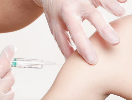 Niet vaccineren bestraffen?