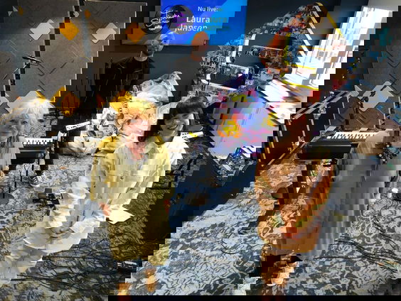 Laura Jansen live in de TinekeShow NPO Radio 5