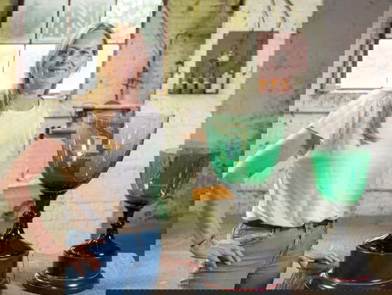 Bettina Sommer maakte de felbegeerde bokalen voor de Formule 1 winnaars!