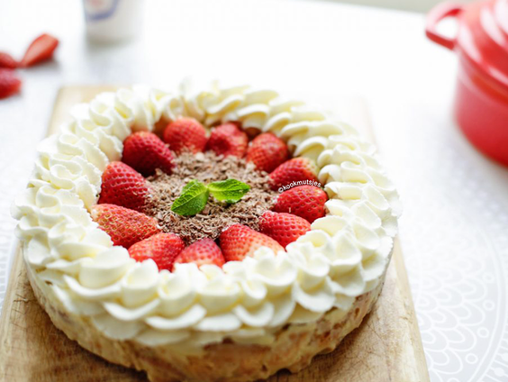 Nico verrast schoonzus met een taart!